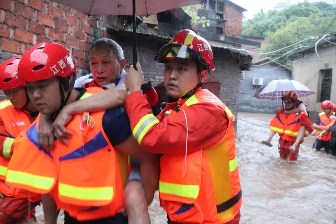 直击萍城抗洪一线：风雨中我们同舟共济 众志成城